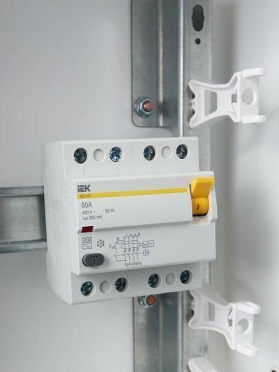 Выключатель дифференциальный (УЗО) ВД1-63 4Р 80А 300мА IEK