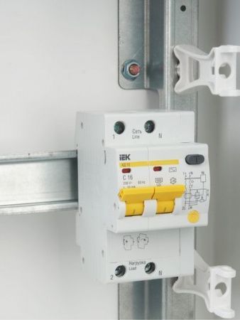 Диф. автомат  2П  16А  10мА  IEK  АД-12