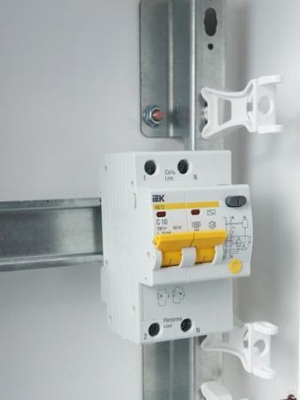 Диф. автомат  2П  10А  10мА  IEK  АД-12